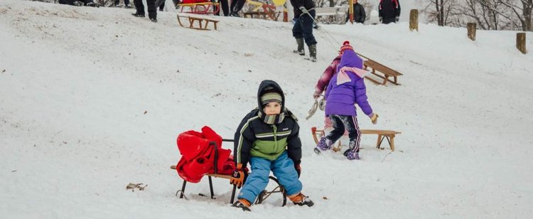 Sanki i jabłuszka wyprzedawane na pniu. Ceny rosną, towaru coraz mniej