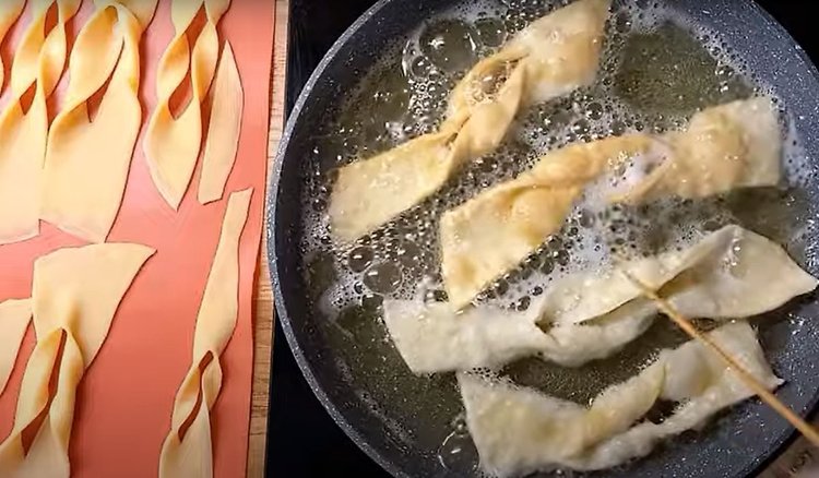 Babcia Danusia zdradziła rodzinny przepis na delikatne faworki. Smaży je nie tylko w Tłusty Czwartek