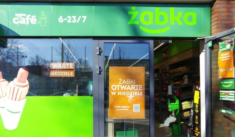 Stołówka na każdym rogu. Żabka zaskakuje abonamentem obiadowym
