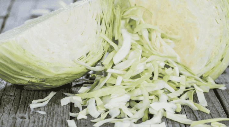 Surówka z białej kapusty lepsza niż z restauracji