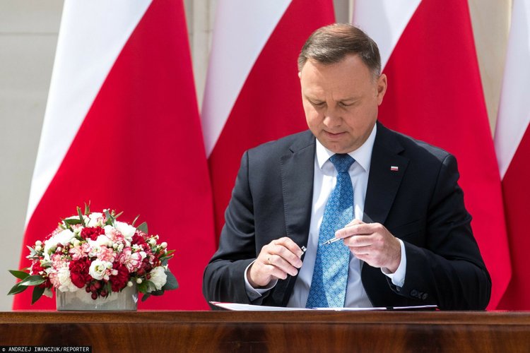 Prezydent podpisał ustawę obniżającą VAT na żywność, nawozy i gaz