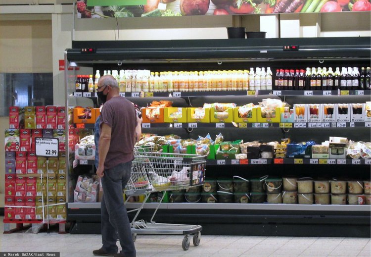Biedronka, Lidl i reszta zmieniają godziny otwarcia. Sklepy odpowiadają na długi weekend