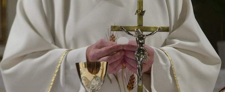 KAS sowicie wynagradzało zatrudnionych kapelanów. Aż 6064,12 zł średniej pensji dla księdza
