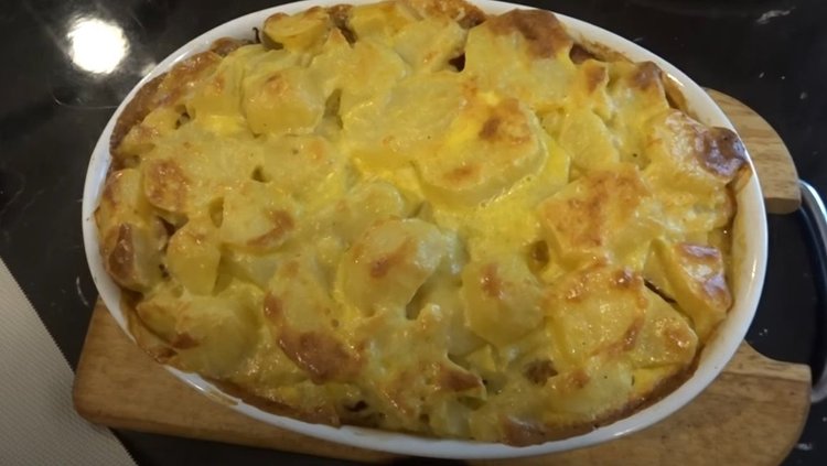 Dodaj do ziemniaków kiszoną kapustę i zapiecz, smak nie do opisania. Połączenie lepsze niż bigos i gołąbki razem wzięte