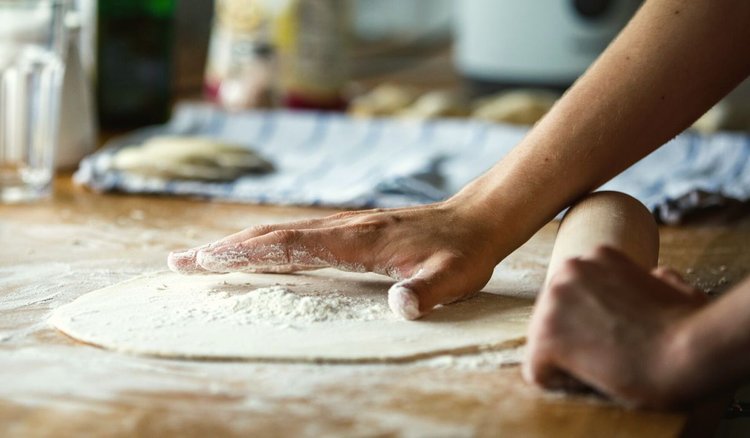 Maślankowe ciasto na pierogi z 2 składników. Łatwiej zrobić się go nie da