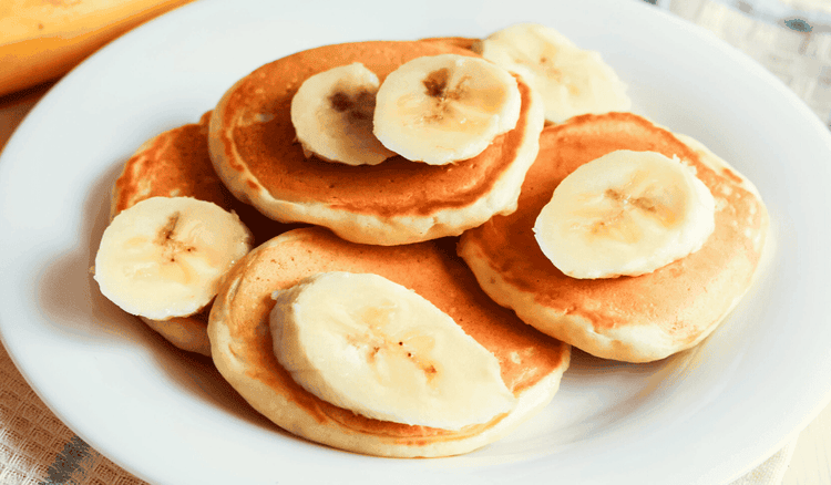 Placuszki jogurtowo-bananowe. Delikatne, pyszne, posmakują nie tylko dzieciom