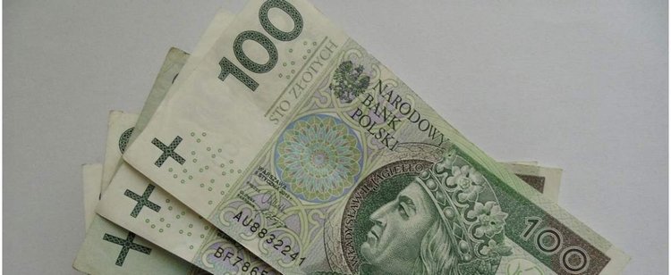 300 plus nie dla wszystkich kształcących się. Z programu wykluczona spora grupa młodych Polaków