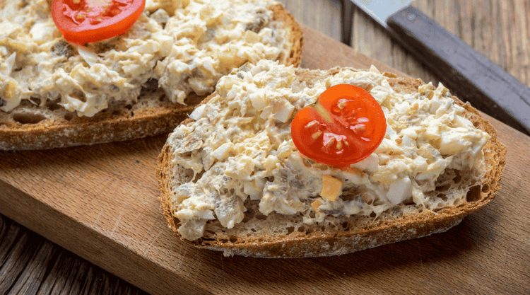 Pyszna pasta z makreli o pomidorowym smaku