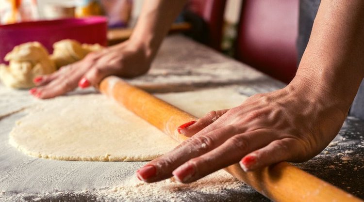 Najlepsze ciasto na pierogi przygotujesz z łatwością. Mamy garść praktycznych wskazówek