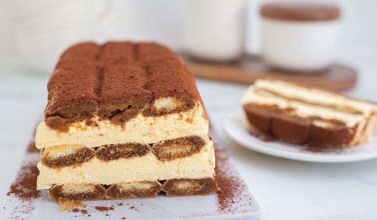 Ciasto bez pieczenia tiramisu w 10 minut. Potrzebujesz jedynie 5 podstawowych składników