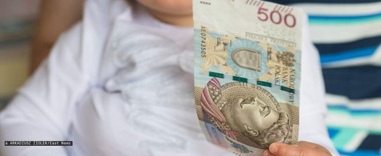Były marszałek Senatu pochwalił się kolejnym wnukiem. Wyliczył też, ile dziecko zyska dzięki 500 plus