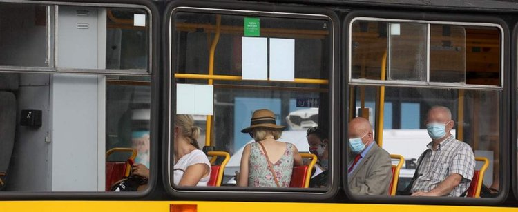 Bez limitów w komunikacji miejskiej. Tylko maseczki. Co sądzisz?
