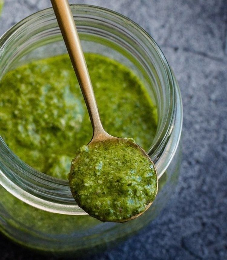 Pesto z jarmużu – zielony król zdrowia