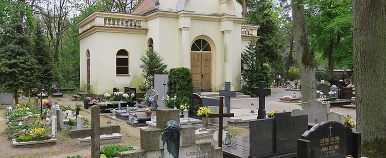 Ministerstwo Zdrowia poinformowało, chodzi o specjalne obostrzenia na Wszystkich Świętych. Polacy powinni się przygotować?