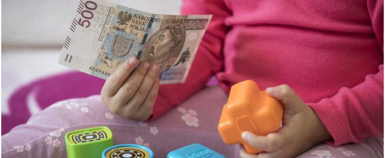 500 plus lub wyłożenie pieniędzy na remont. Która pomoc rodzinie jest lepsza?