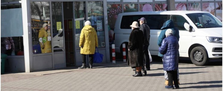 Kolejna duża zmiana w godzinach dla seniorów, warto o niej wiedzieć. Rozporządzenie wejdzie w życie już jutro
