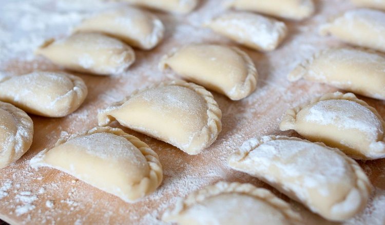 Stara kucharka pokazała przepis na ciasto na pierogi. Bez masła, ale z nietypowym dodatkiem