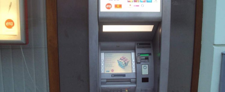Spektakularny napad na bankomat. Aż trudno uwierzyć, czego użyli, żeby dostać się do pieniędzy (VIDEO)