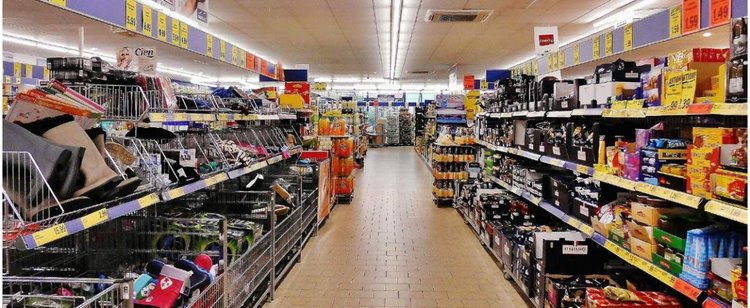 Podatek od reklam uderzy nie tylko w media. Zapłacą też supermarkety i kluby sportowe