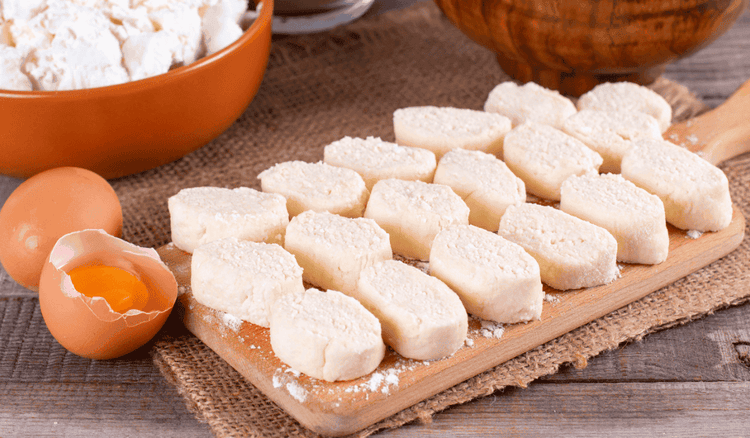 Niezawodny babciny przepis na pierogi leniwe. Zawsze dodaje do nich 2 łyżki tradycyjnego produktu