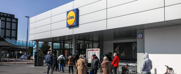 Lidl ze specjalnym prezentem dla seniorów. Mogą liczyć na obniżkę o prawie 1/3