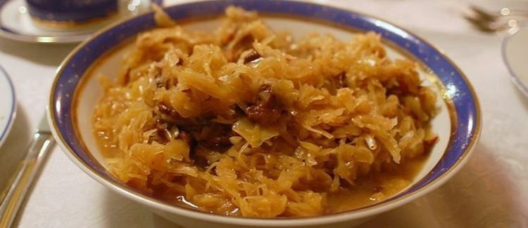 Wszystko robisz według receptury, a bigos wyszedł gorzki? Ratunkiem jest 1 składnik