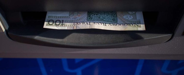 Klienci dwóch banków muszą być gotowi na utrudnienia w weekend. Właśnie wtedy dojdzie do poważnej operacji