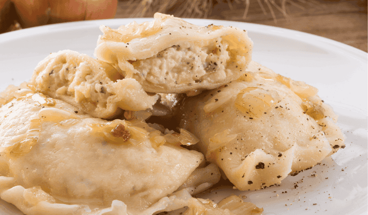 Najlepsze kucharki dodają do farszu na pierogi ruskie 1 przyprawę. Masa smakoszy o niej zapomina 