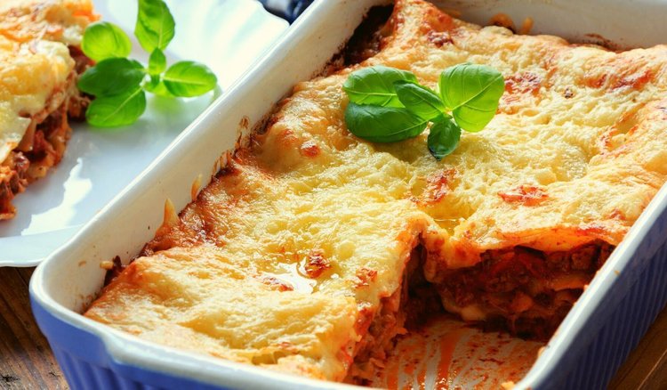 Lasagne z patelni od Jakuba Kuronia. Prosty przepis na pyszny obiad dla całej rodziny