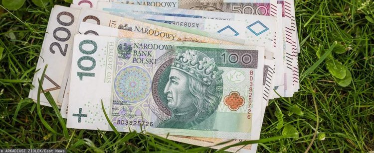 Ponad tysiąc złotych dodatku dla polskich matek - świadczenie dla kobiet, które poświęciły się rodzinie. Jak je otrzymać?