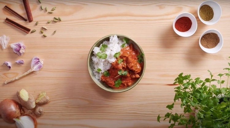 Aksamitny i aromatyczny kurczak tikka masala
