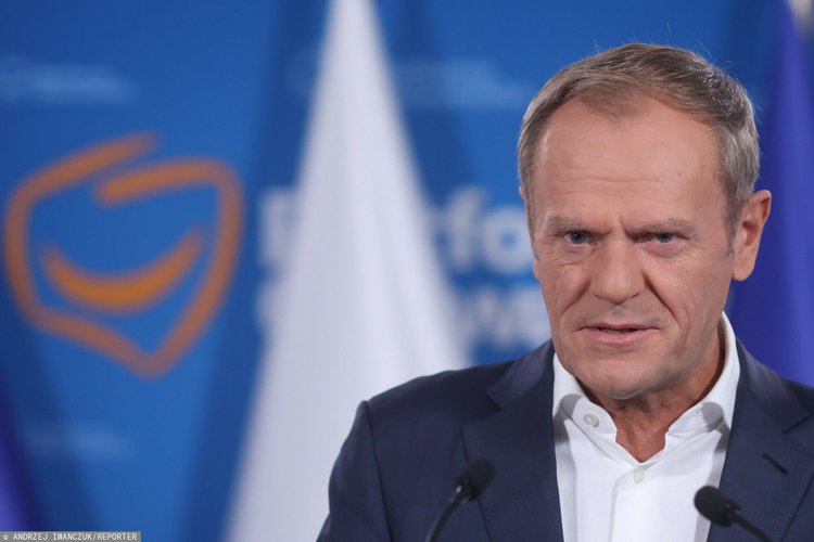 Donald Tusk mówi, że jego partia nie będzie podnosić wieku emerytalnego po wygranych wyborach