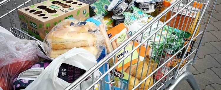 Paragon wskazywał 350 zł za podstawowe zakupy. Poseł PiS: "Też tyle wydaję na miesiąc"