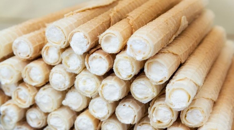 Prosty sposób na domowe rurki z bitą śmietaną