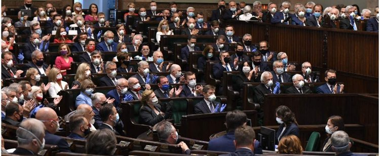 Posłowie mogą dostać wyższą pensję. Sejmowa komisja jest za