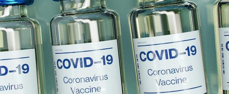 Wielka Brytania podjęła przerażającą decyzję ws. szczepionek. Lekarze nie dowierzają