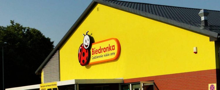 Biedronka szykuje potężną niespodziankę. Będzie rozdawać vouchery na 20 złotych, musisz jednak być jednego dnia w sklepie