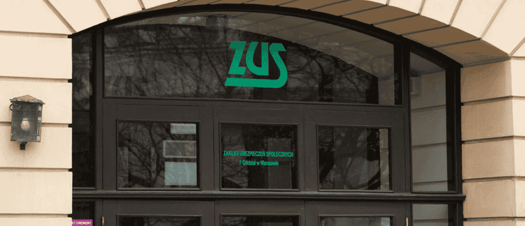 ZUS uruchamia aplikację mZUS. Chce ułatwić wnioskowanie o świadczenia rodzinne