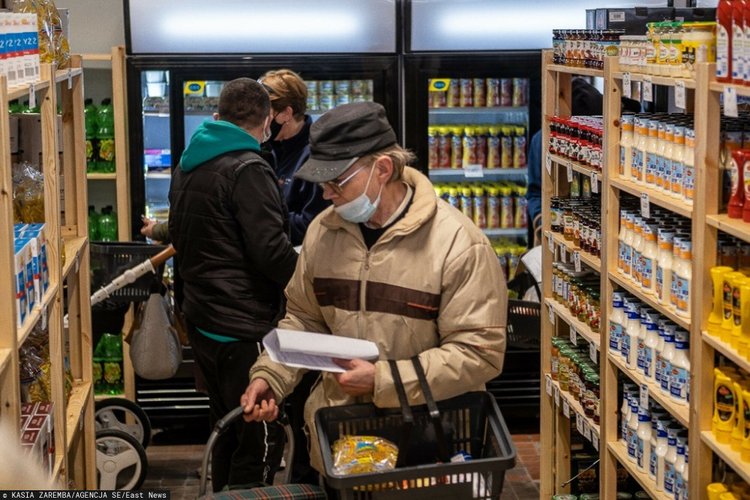 Niskie ceny produktów spożywczych w pierwszym sklepie socjalnym w Polsce