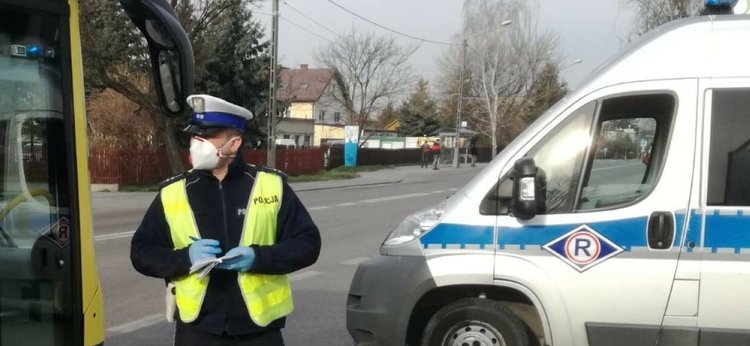 Coraz sprytniejsze przekręty. Oszuści podają się za policję. Na co uważać