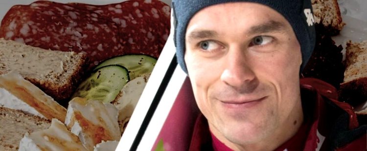 Małysz stawiał na "bułkę z bananem", a Piotr Żyła? Skoczek zaskoczył wszystkich swoją kolacją