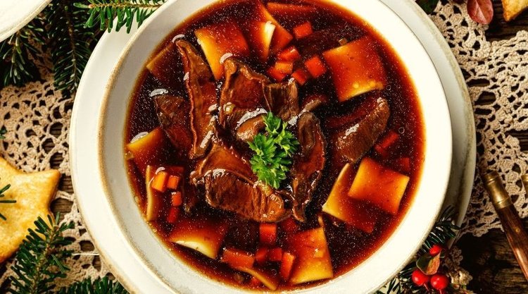 Wigilijna zupa grzybowa. Esencjonalny i aromatyczny przysmak