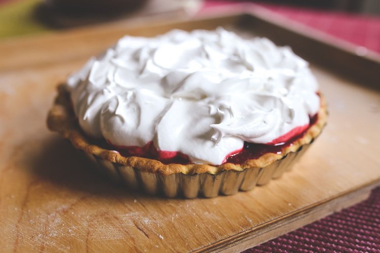 Tarta z truskawkami i bezą czyli ciasto idealne