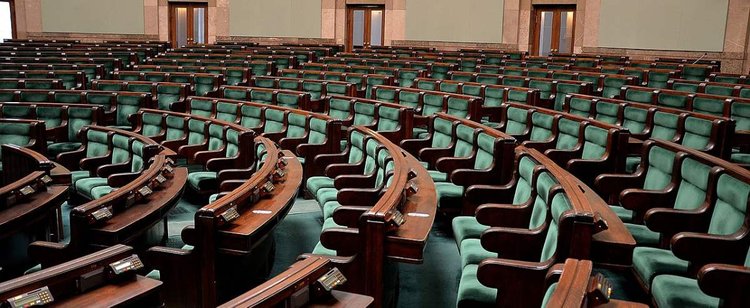 Przełom w najnowszym sondażu poparcia. Koalicja Obywatelska wyprzedzona, jest nowe drugie miejsce