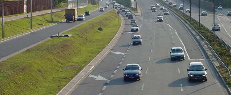 Warszawa zmienia zasady na swoich drogach. Kierowcy aut mają powody do wściekłości