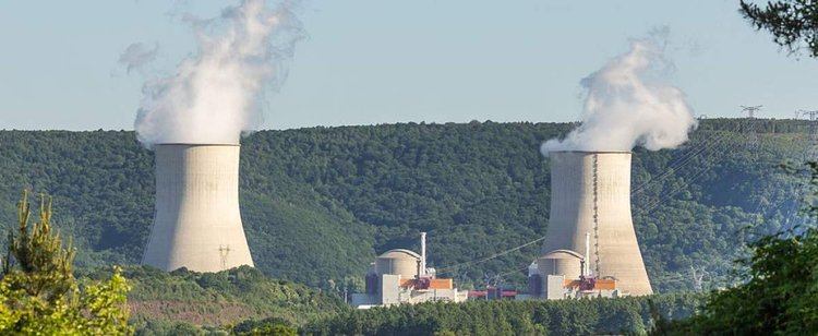 Czy Polska powinna rozwijać energetykę jądrową? Kontrowersji coraz więcej