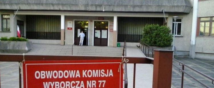 Głos za hot doga i pół litra. Incydenty wyborcze jak sceny z filmów Barei