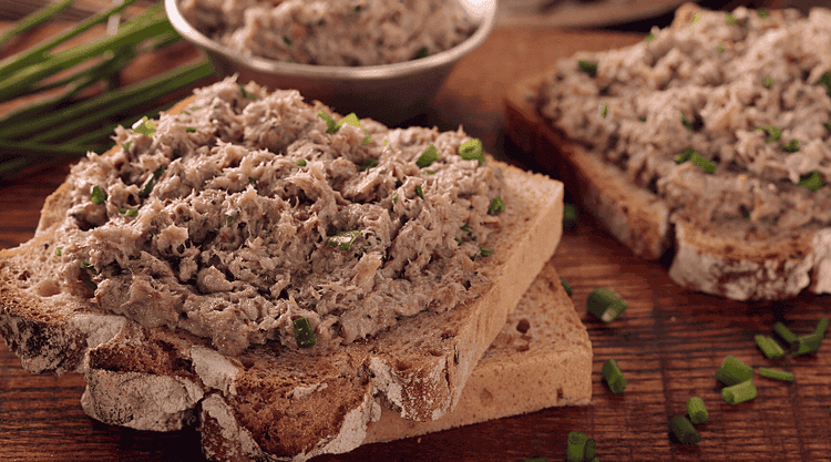 Ekspresowa pasta kanapkowa z twarogiem i tuńczykiem. Wystarczy 10 minut i gotowe