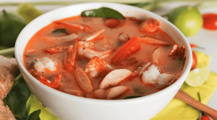 Zupa tajska Tom Yum - rozgrzewający pomysł na obiad