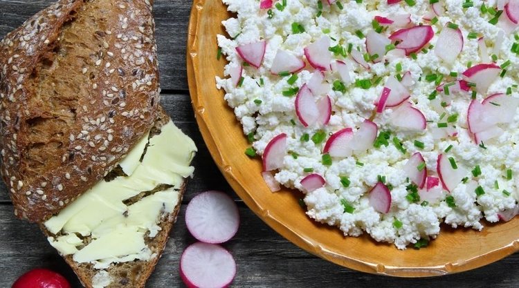 Orzeźwiająca pasta kanapkowa z rzodkiewką. Świeży i pikantny dodatek do pieczywa